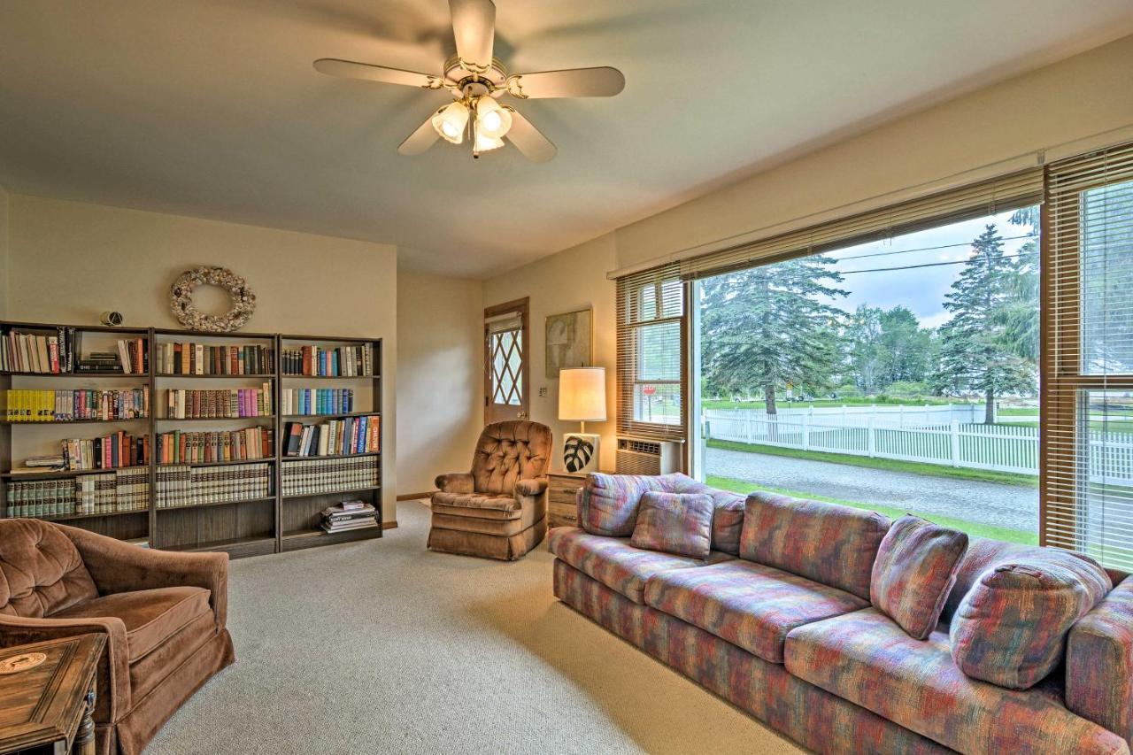 Lake Huron House With Grill And Beach Access! East Tawas Eksteriør bilde