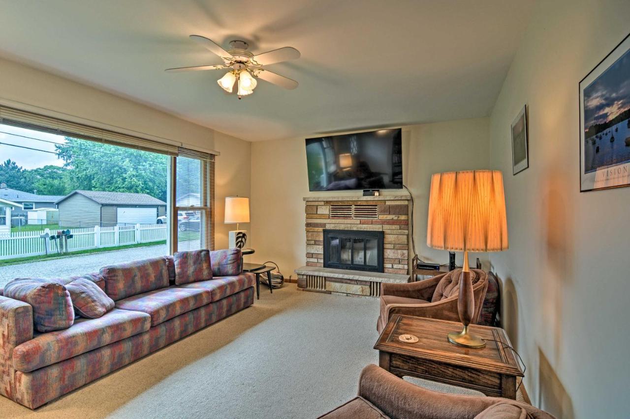Lake Huron House With Grill And Beach Access! East Tawas Eksteriør bilde