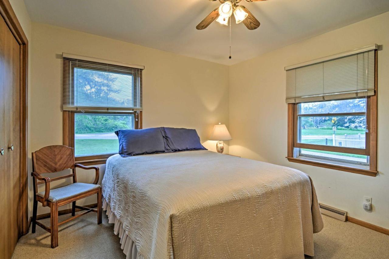 Lake Huron House With Grill And Beach Access! East Tawas Eksteriør bilde