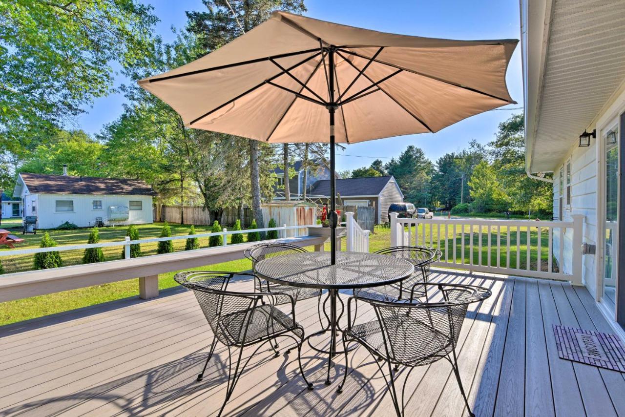 Lake Huron House With Grill And Beach Access! East Tawas Eksteriør bilde