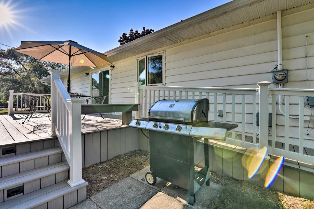 Lake Huron House With Grill And Beach Access! East Tawas Eksteriør bilde